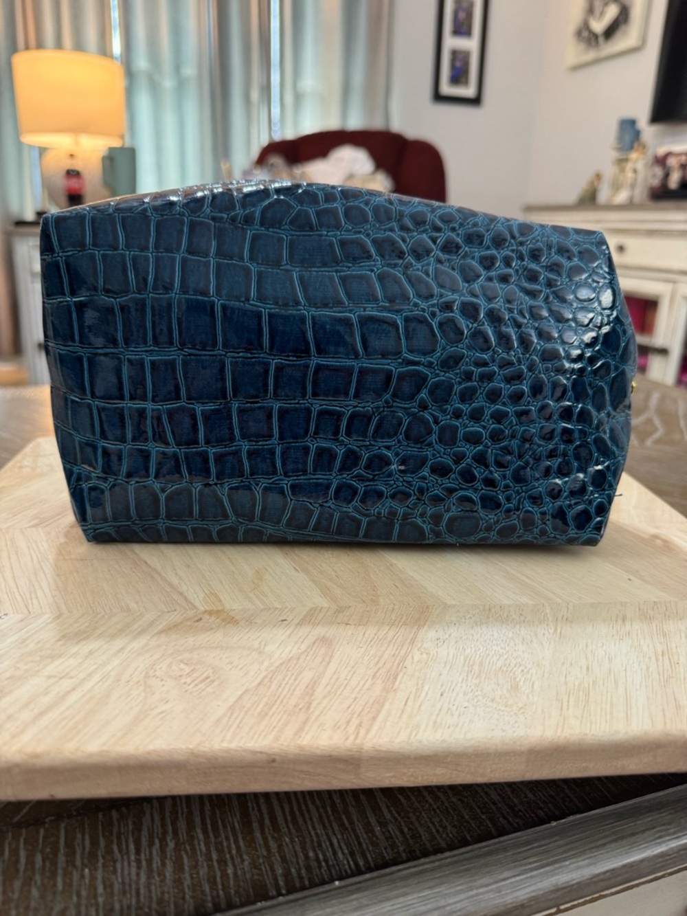 Estee Lauder turquoise faux leather makeup cosmetic travel pouch.